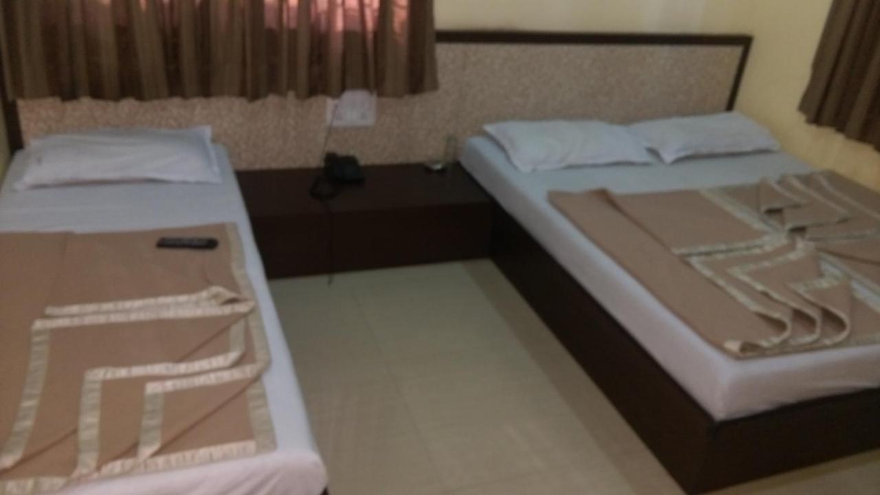Sai Niwas Hotel Sirdi Kültér fotó