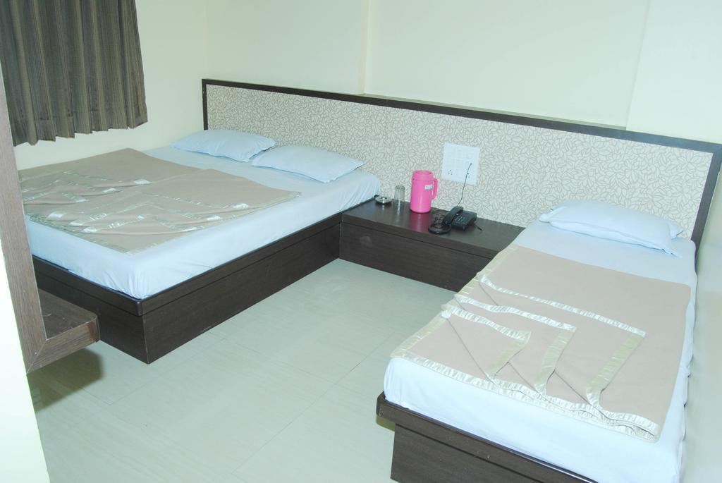 Sai Niwas Hotel Sirdi Kültér fotó