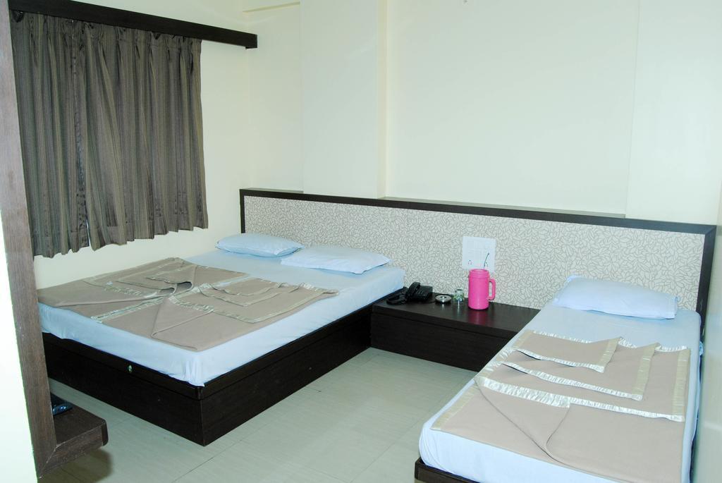 Sai Niwas Hotel Sirdi Kültér fotó